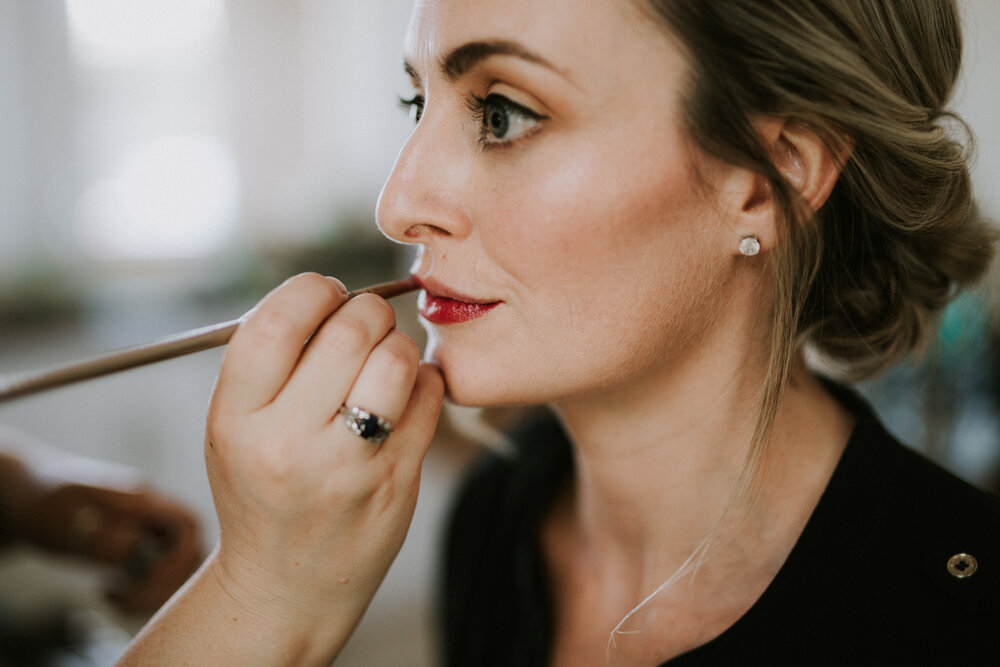 Tips on picking your wedding day make-up artist